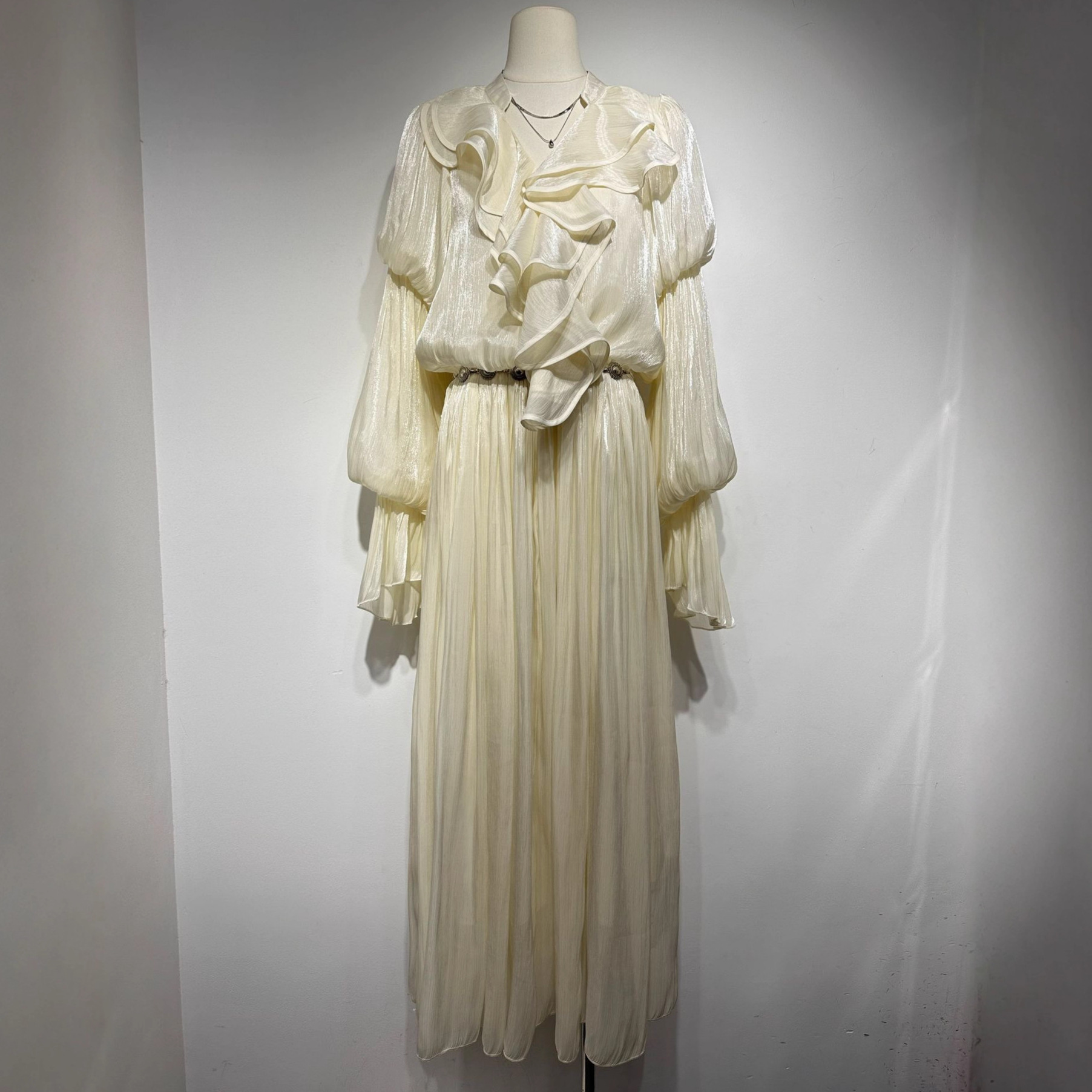 Ruffle V-neck flared sleeve elegant pleated dress - Image 4