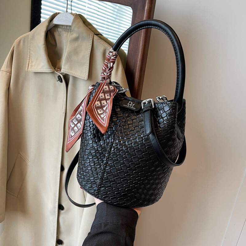Handbag shoulder bag woven bucket bag - Image 9