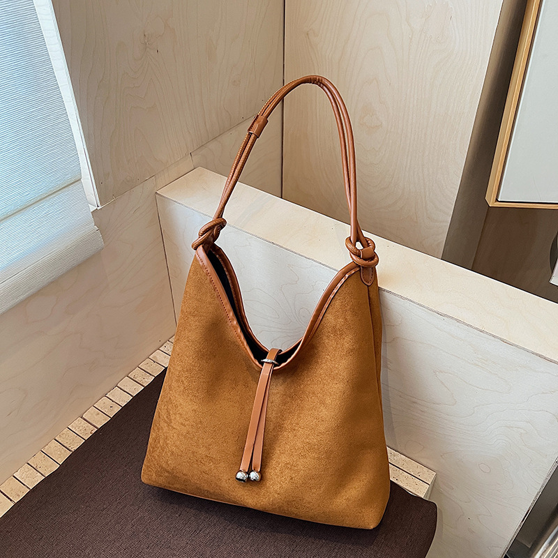 Matte Retro Women's Large Capacity Shoulder Bag, Casual Everyday Tote with Premium Texture - Image 6