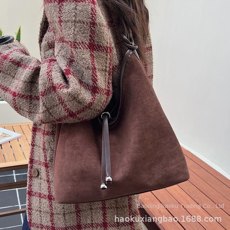 Matte Retro Women's Large Capacity Shoulder Bag, Casual Everyday Tote with Premium Texture - Image 2